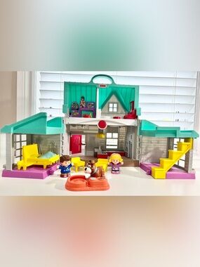 Fisher-Price Little People Big Helpers Fold-Up Playhouse